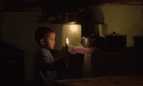 Filme gravado na Ponta Negra mostra chegada da eletricidade na costeira de Paraty